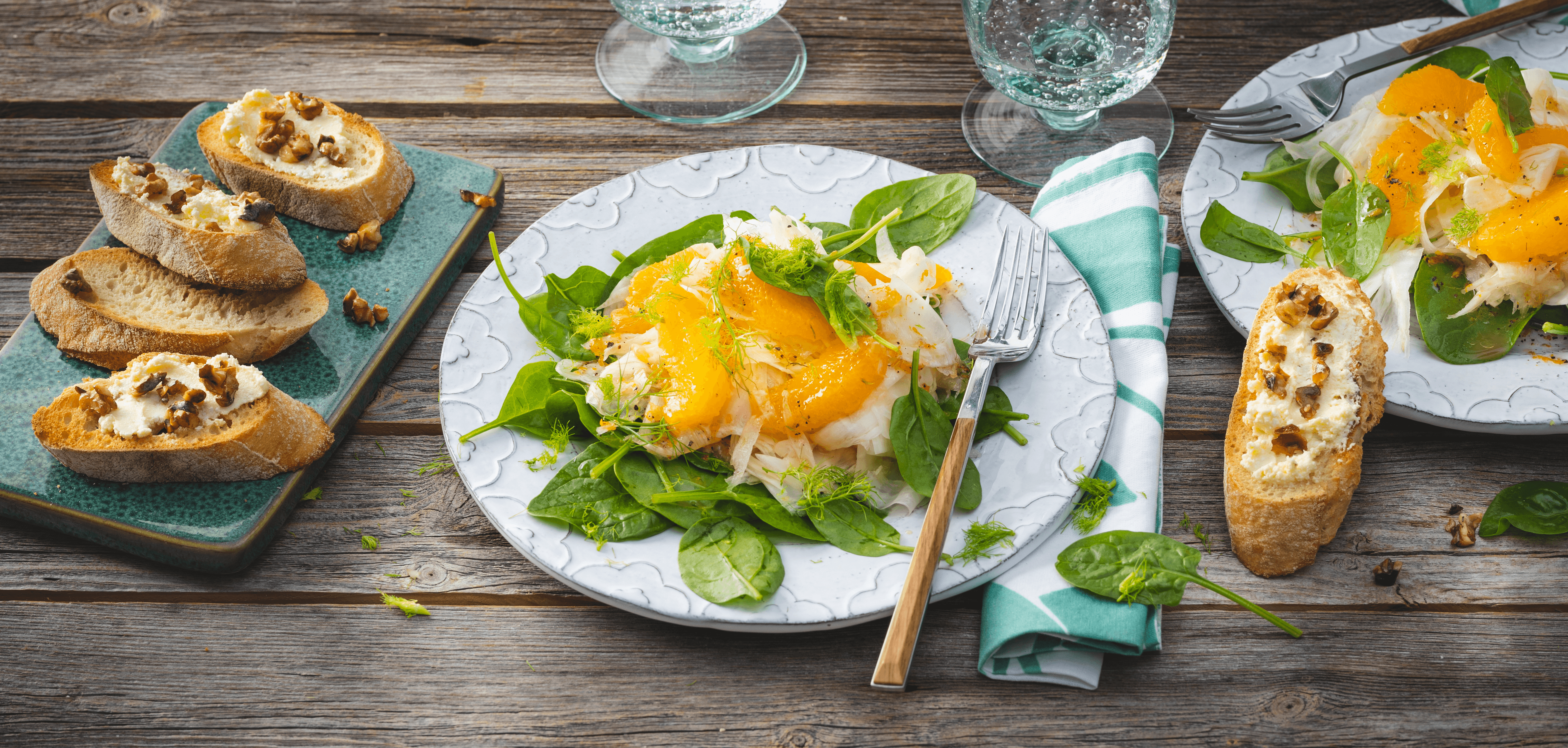 Fruchtiger Salat mit knusprigen Crostini Rezept - REWE.de