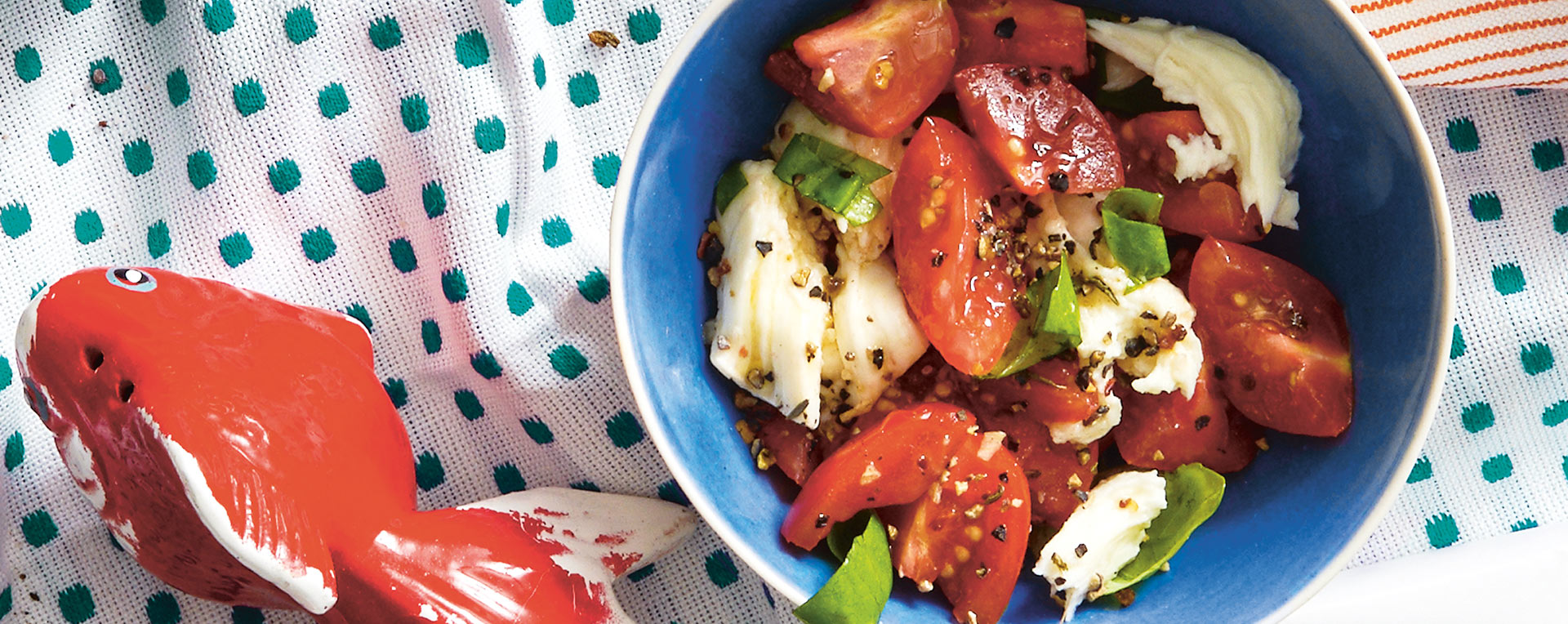 Tomaten-Mozzarella-Salat mit Basilikum | REWE Rezept